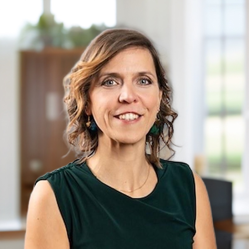 Maître Anne Muller, notaire titulaire de l'office